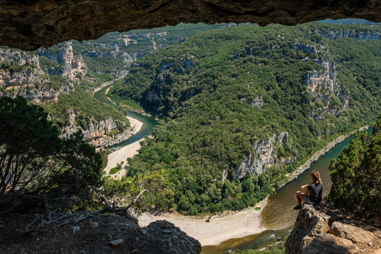 Roulottes Et Cabanes De Saint Cerice Вогюэ Экстерьер фото
